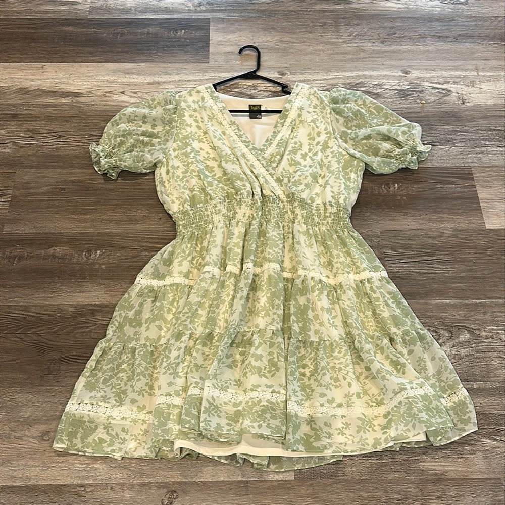 Green and white dress size XL